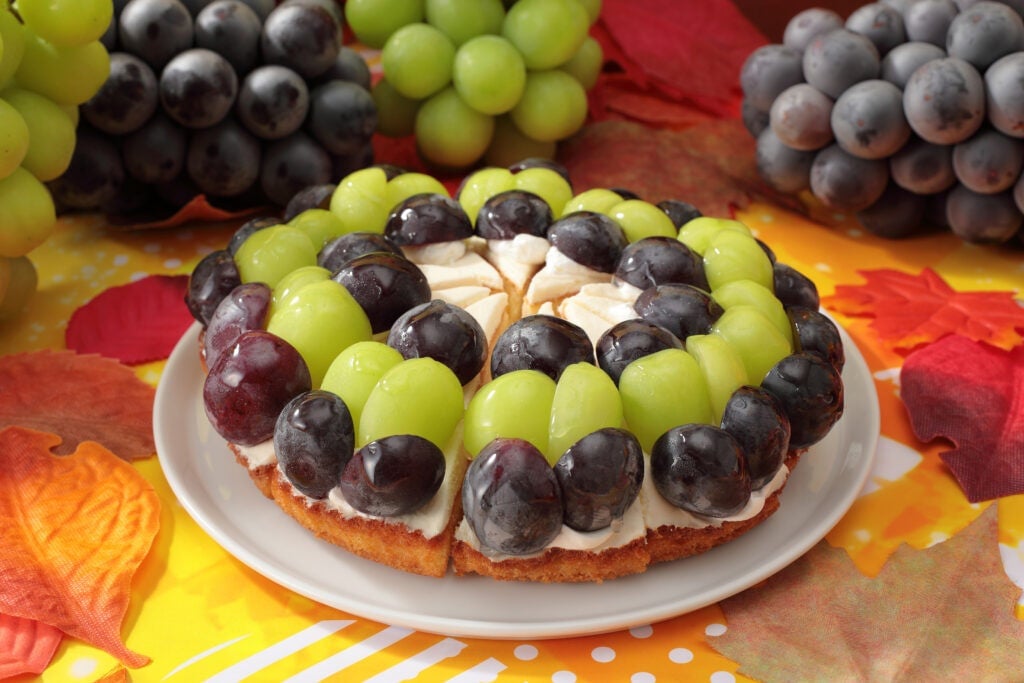 Sweets Paradise Offers All-You-Can-Eat Shine Muscat, Kyoho Grapes, and Melon from ¥3,600 in Japan
