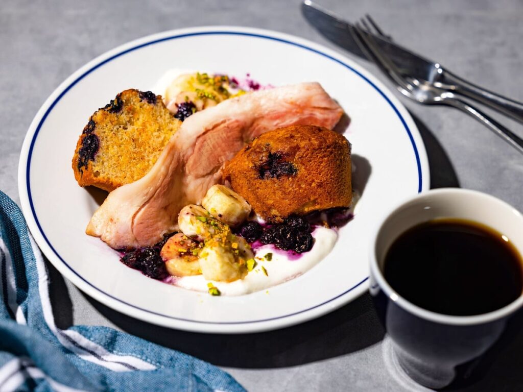 Blueberry Muffin Breakfast — ¥1,300 (tax included ¥1,430)