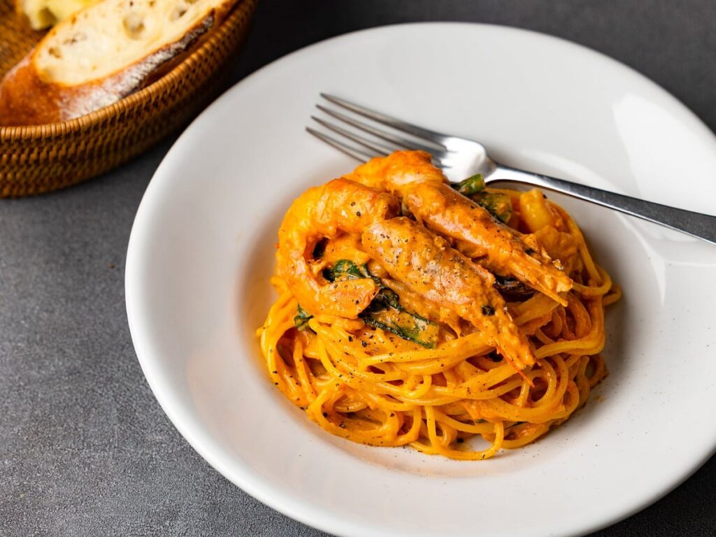 Shrimp and Spinach Bisque-style Cream Spaghetti — ¥1,800 (tax included ¥1,980)