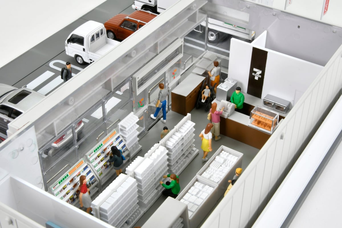 The store's product shelves can be freely arranged.