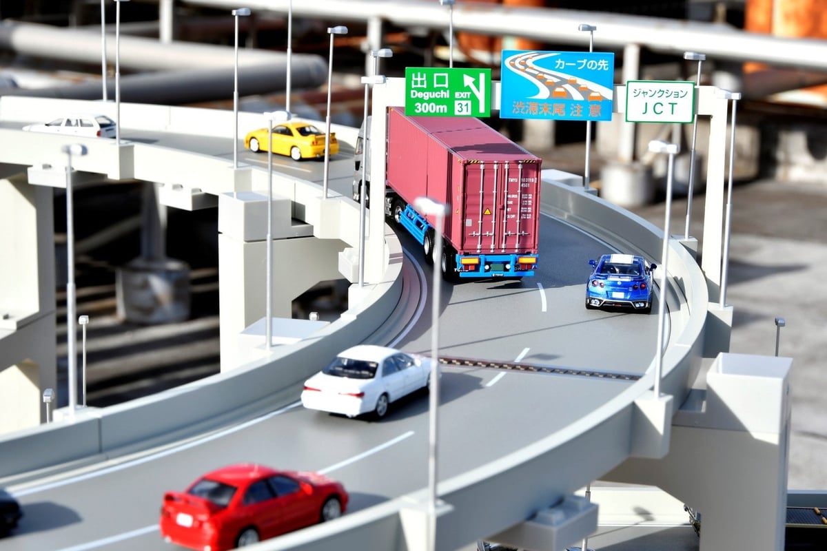 Tomytec's 1/64 Scale Seven-Eleven Convenience Store Model Priced at ¥26,400 in Japan September 10
