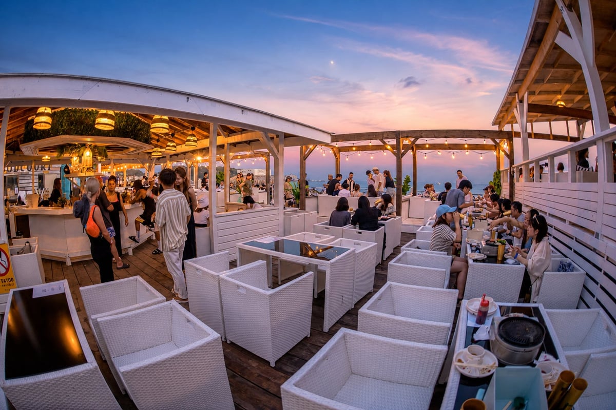 Top-Ranked BBQ Plans with Premium Wagyu and Beach Access at KAITO YUIGAHAMA in Kamakura