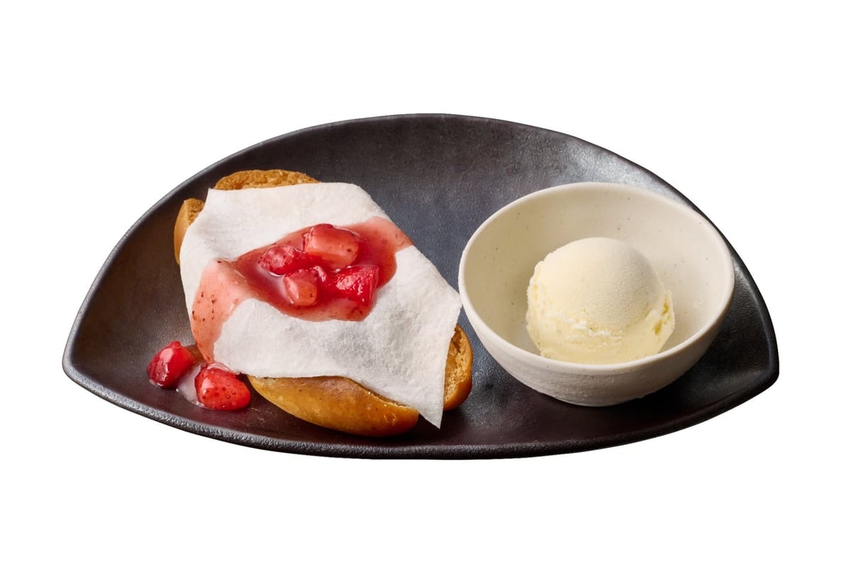Strawberry Daifuku-style Fried Bread & Vanilla Ice Cream — ¥680 (tax included)