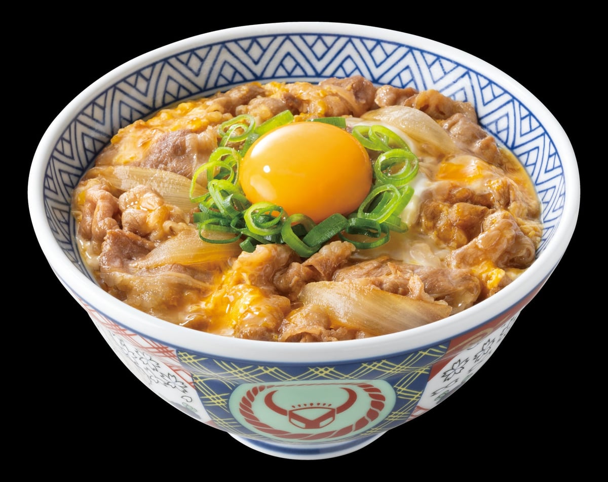 Yoshinoya Launches Seasonal Tsukimi Beef Bowls with Free Extra Rice in Japan