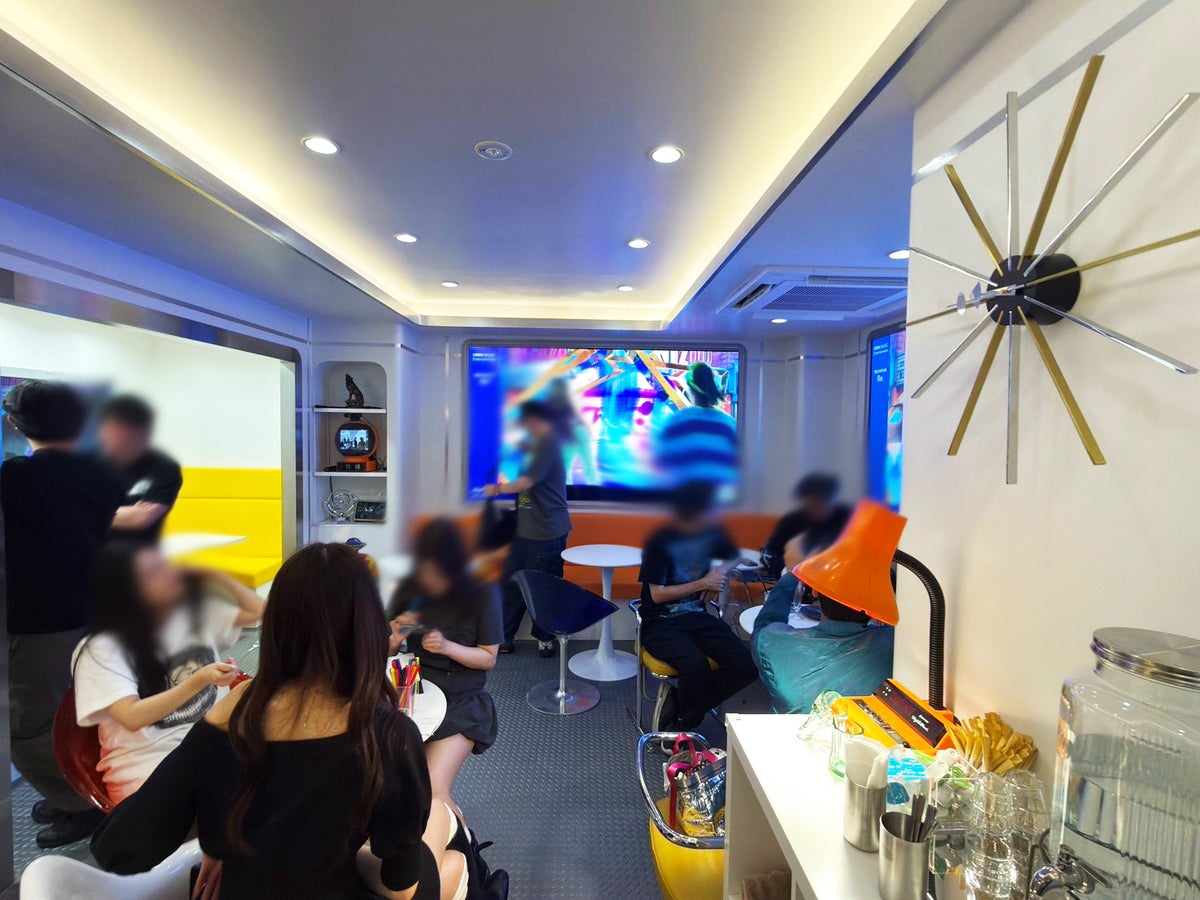 The pre-opening held on September 13, attended early by crowdfunding supporters and staff to 'board' UTØPHIA.