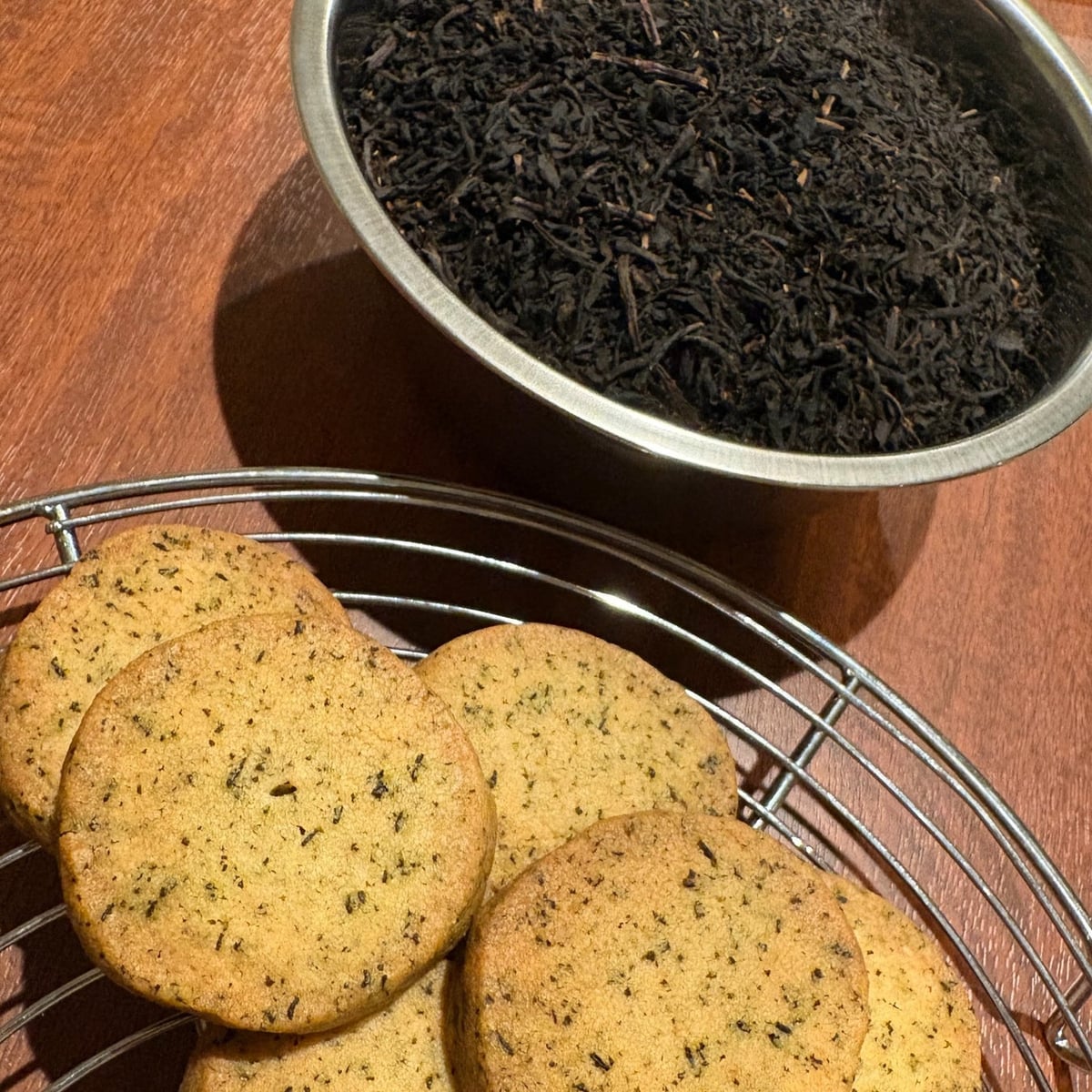 Cookies made with post-distillation Japanese black tea
