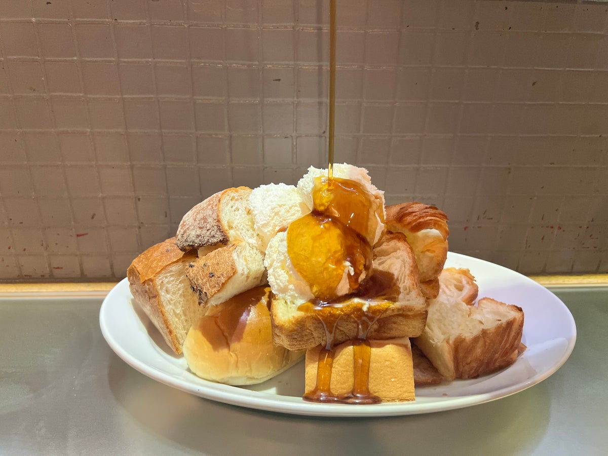 ¥550 Bread Buffet at Wagyu Shokudo waigaya[s] in Shinjuku, Tokyo September 16