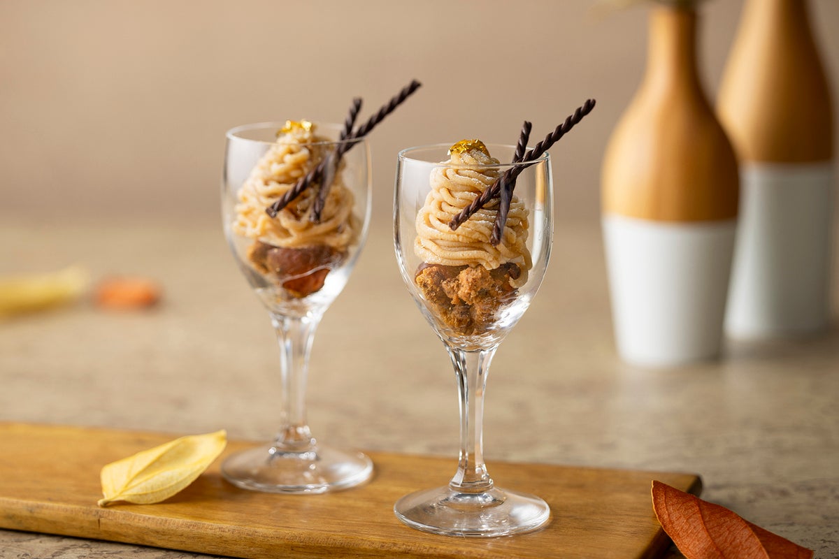 Indulge in our Mont Blanc with Ehime-grown chestnuts and fresh cream, layered with a hint of cassis for a tart contrast, complemented by crunchy hazelnut crumble cookies.