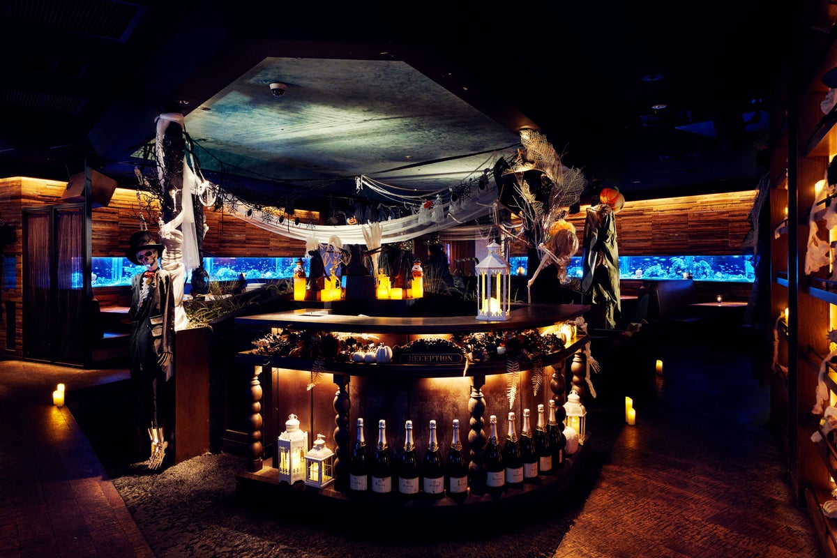 ¥3,500 BLACK ROSE HALLOWEEN Afternoon Tea at Shinjuku Lime, Tokyo