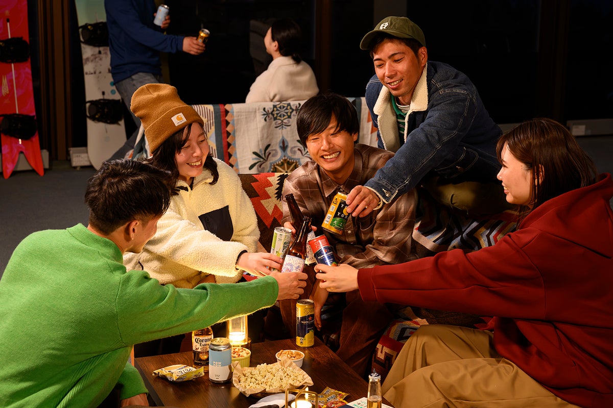 Enjoy the lounge where friends can have fun together.