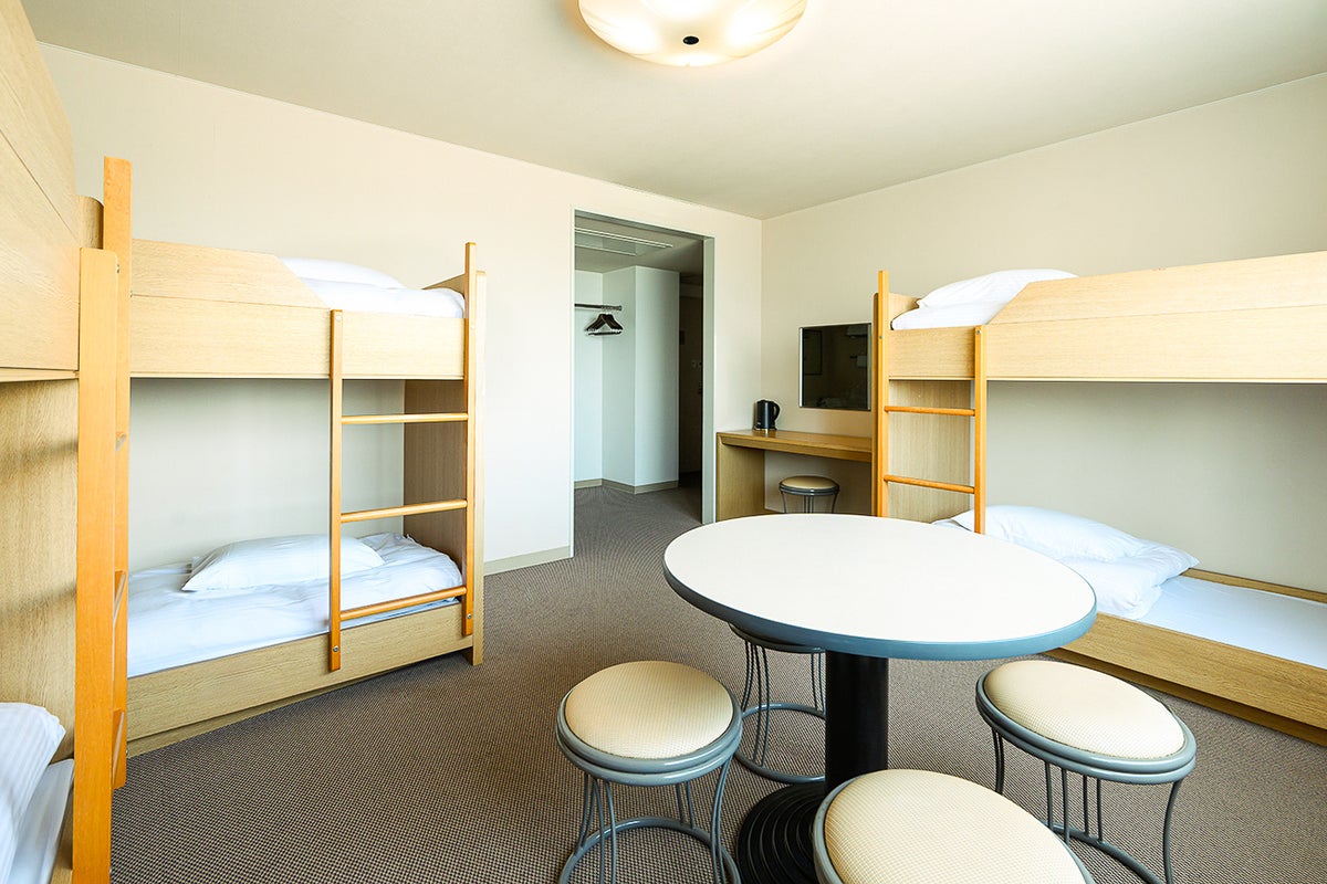 Room for 6 people.