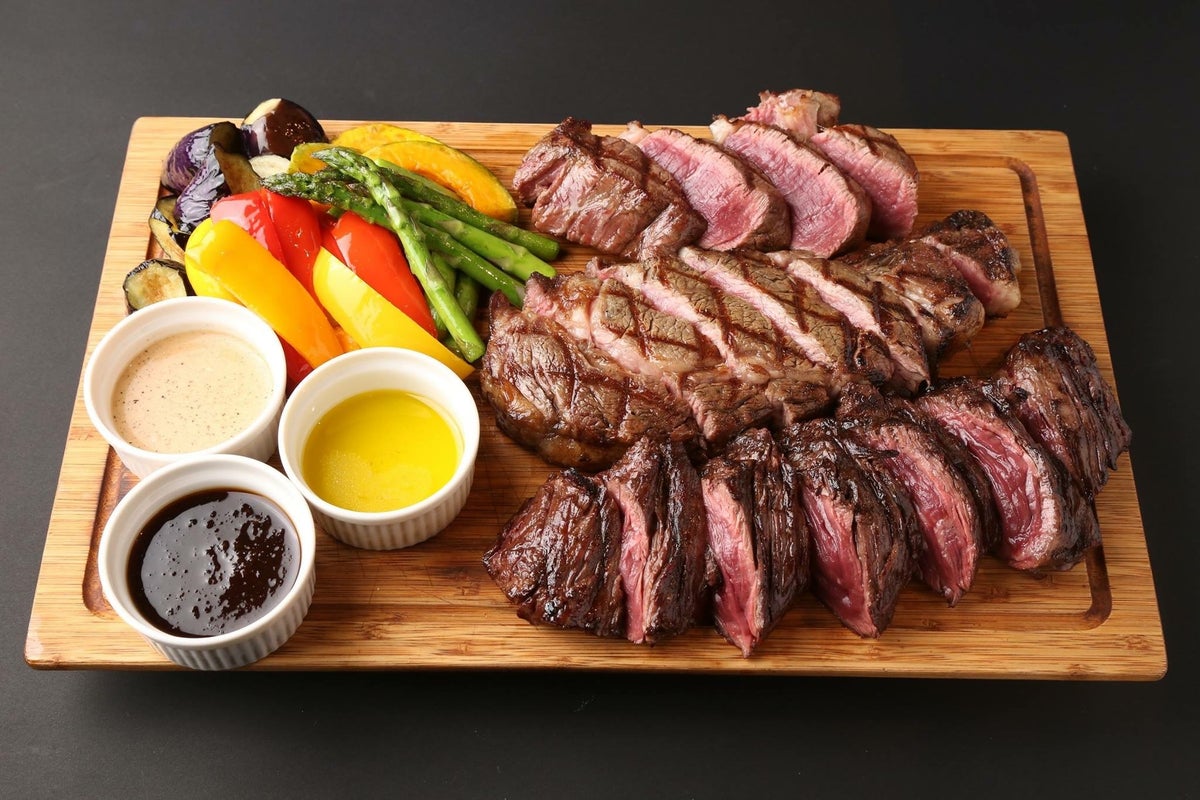 A carefully curated steak menu that allows you to compare flavors and textures by type.