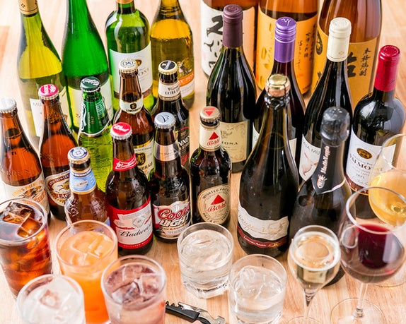 Over 100 types of drinks including craft beer, wine, whiskey, and cocktails, with a 2-hour all-you-can-drink option. *Brands and offerings may vary depending on stock.