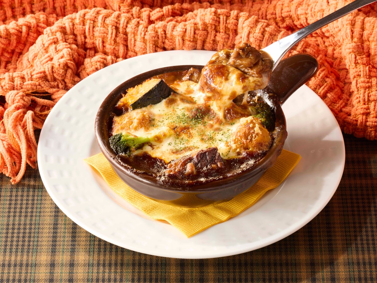 New Hamburger Steak Menu! Try the 7-Types Cheese Fondue-style Wrap Hamburger, 145g — ¥1,290 (tax included ¥1,419). Also available are the Du-style Wrap Hamburger, 145g — ¥1,290 (tax included ¥1,419) and 110g — ¥1,190 (tax included ¥1,309). The regular Hamburger Steak, 145g — ¥1,290 (tax included ¥1,419) and 110g — ¥1,190 (tax included ¥1,309). For a rich flavor, try the 2-Types Mushroom and Spinach Beef Stew Wrap Hamburger, 145g — ¥1,290. The Chicken Steak with Mushroom Cream and Warm Vegetables, perfect for fall and winter, is ¥1,090 (tax included ¥1,199). Indulge in the Thick Beef Stew Doria, made with Cosco's special beef stew sauce, priced at ¥1,290 (tax included ¥1,419). Enjoy the 2-Types Mushroom Hamburger with Two Sauces and Warm Vegetables for ¥1,090 (tax included ¥1,199). For a Japanese-style dish, the Oyster Fry Set with black vinegar sauce, including rice, miso soup, and seasonal side dish, is ¥1,390 (tax included ¥1,529). The Long Island Aji and Vegetables with Black Vinegar Sauce, served with rice, miso soup, and seasonal side dish, costs ¥1,190 (tax included ¥1,309). Also, the Seasonal Vegetable and Chili Con Carne Cheese Bake, a perfect side dish for drinks, is ¥450 (tax included ¥495).