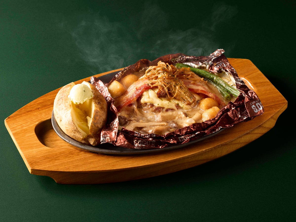 ¥1,390 Seasonal Menu: Cocos’ Porcini Mushroom Foil-Baked Burger in Japan