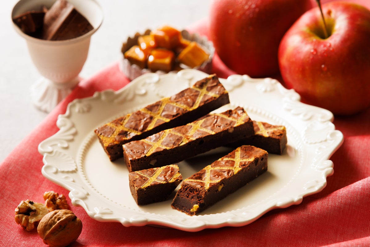 ¥1,620 Apple Caramel Brownie Debuts at côte cour in Tokyo