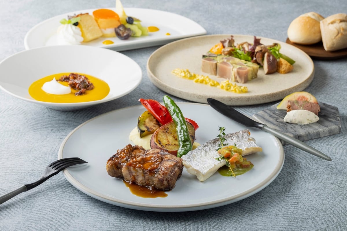 Enjoy a 5-course lunch for ¥3,800 (tax included) at Dining & Bar LAVAROCK.