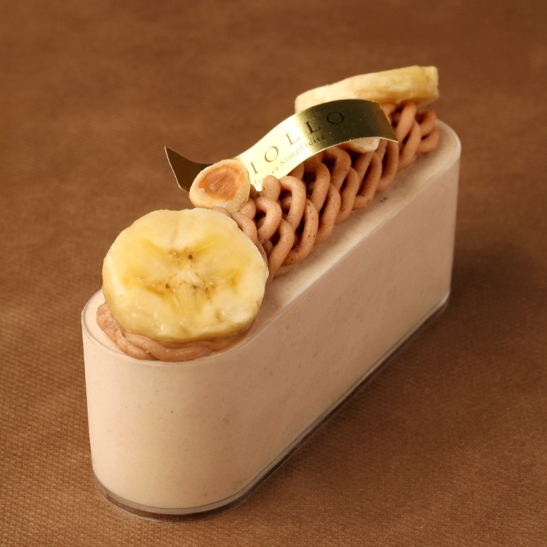Montblanc Banan ¥840 (tax included) This Montblanc features a rich marron mousse, caramelized banana, and smooth vanilla cream. Carefully layered, each ingredient balances flavor and texture. Its cup presentation allows for a melt-in-your-mouth, silky smooth texture, offering a delightful eating experience.
