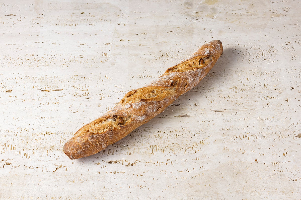 ◾️New product "D Baguette【Walnut】" Overview: Made with the core and symbol of our brand, "D. Baguette Traditional," this bread is carefully baked with fragrant walnuts kneaded into the dough. The crisp, nutty flavor complements the naturally sweet wheat. Price: ¥540 (tax included). Available from September 15, 2026, Tuesday.