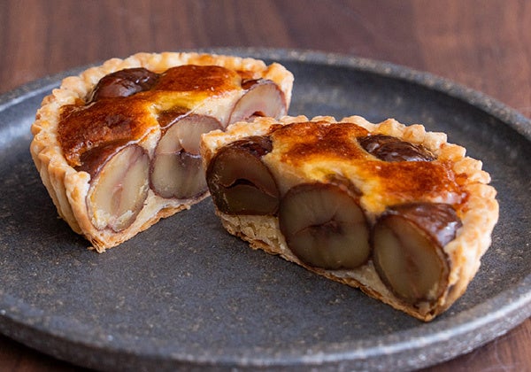 Tanba Chestnut Mini Tart at Adachi Onemon… ¥2,700 (tax included)
