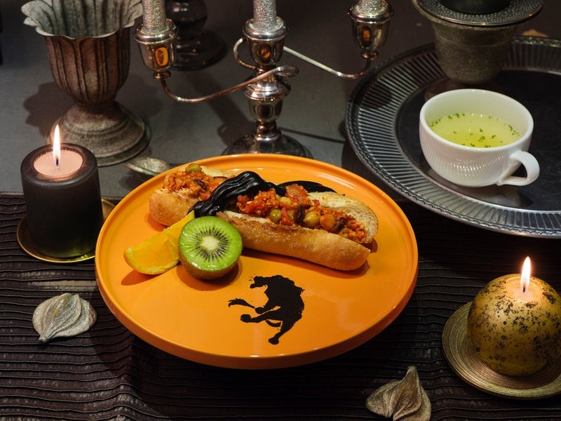 Scar Wild Spicy Chili Dog — ¥1,890 (tax included)