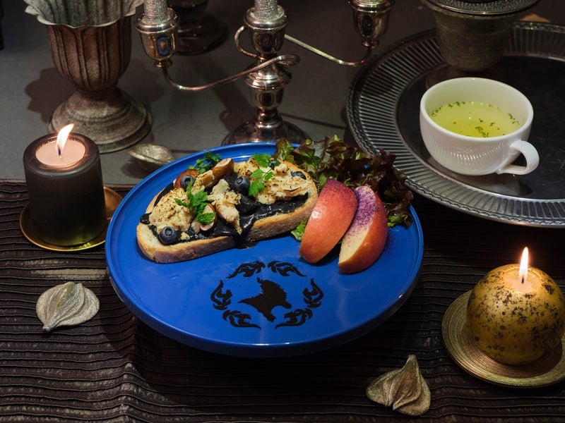 Hades Underworld Blue Flame Cream Chicken Sandwich — ¥1,890 (tax included)