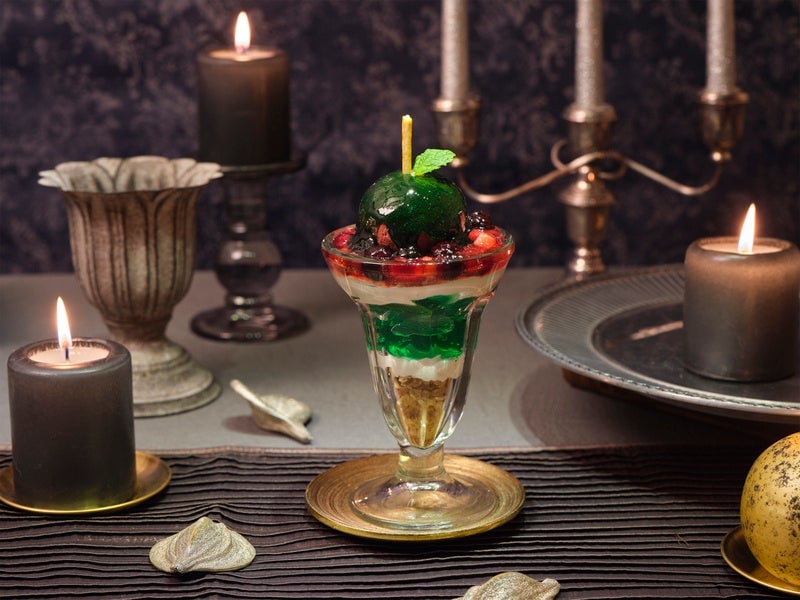 Queen Enchanting Poison Apple Parfait — ¥1,890 (tax included)
