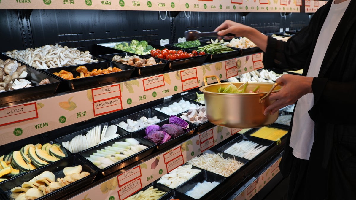 Self-serve by weight, with prices starting at ¥5 per gram.