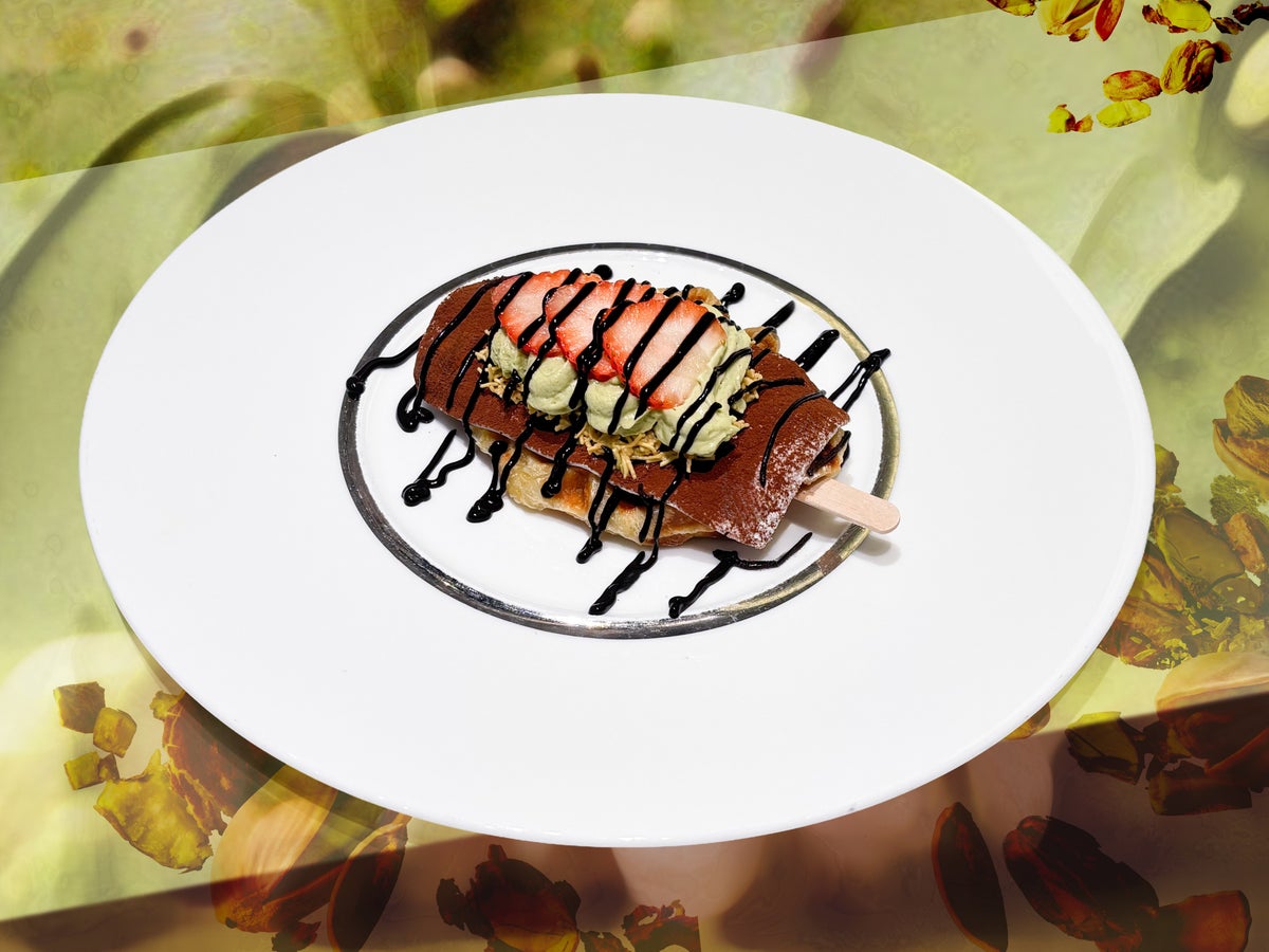 Dubai Choco Mochi Croffle — ¥1,090 (tax included)