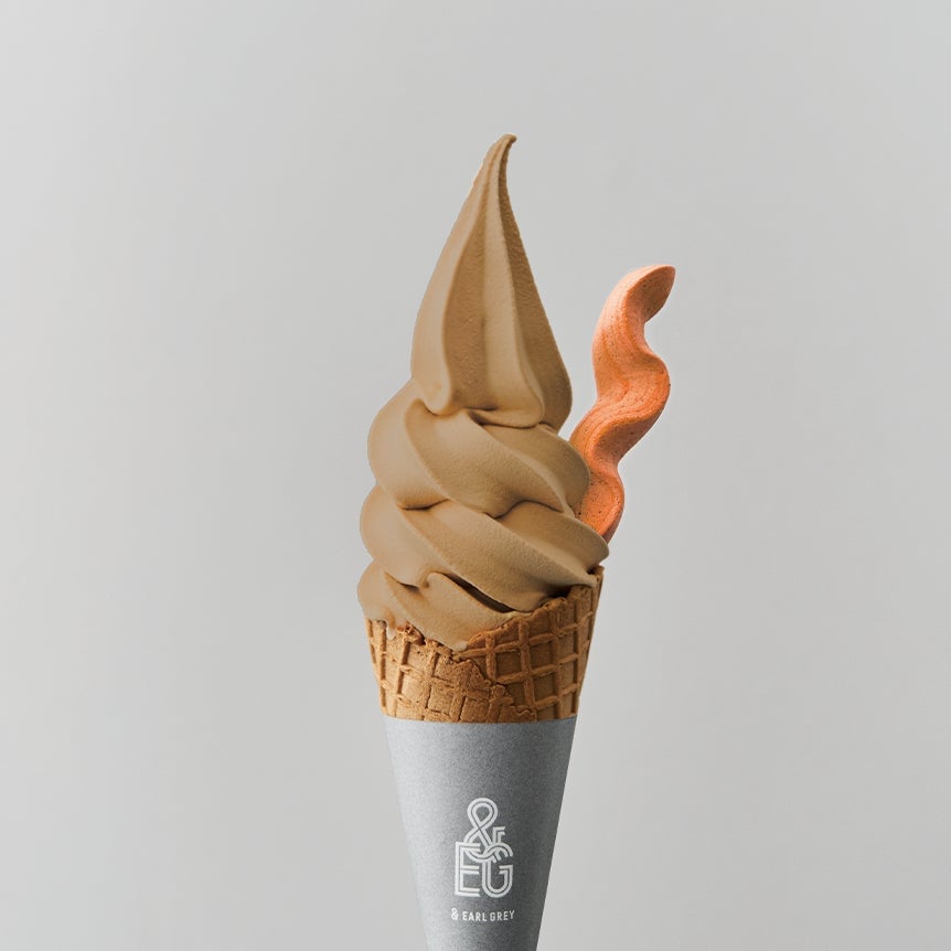 Enjoy the Caramel Milk Tea for ¥660 (tax included).