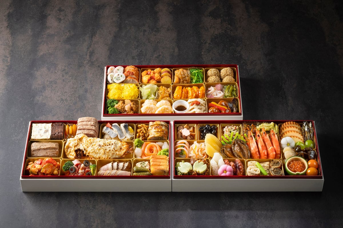 Three-tiered box (Japanese, Western, Chinese, for 4 people) — ¥46,440 (tax included)
