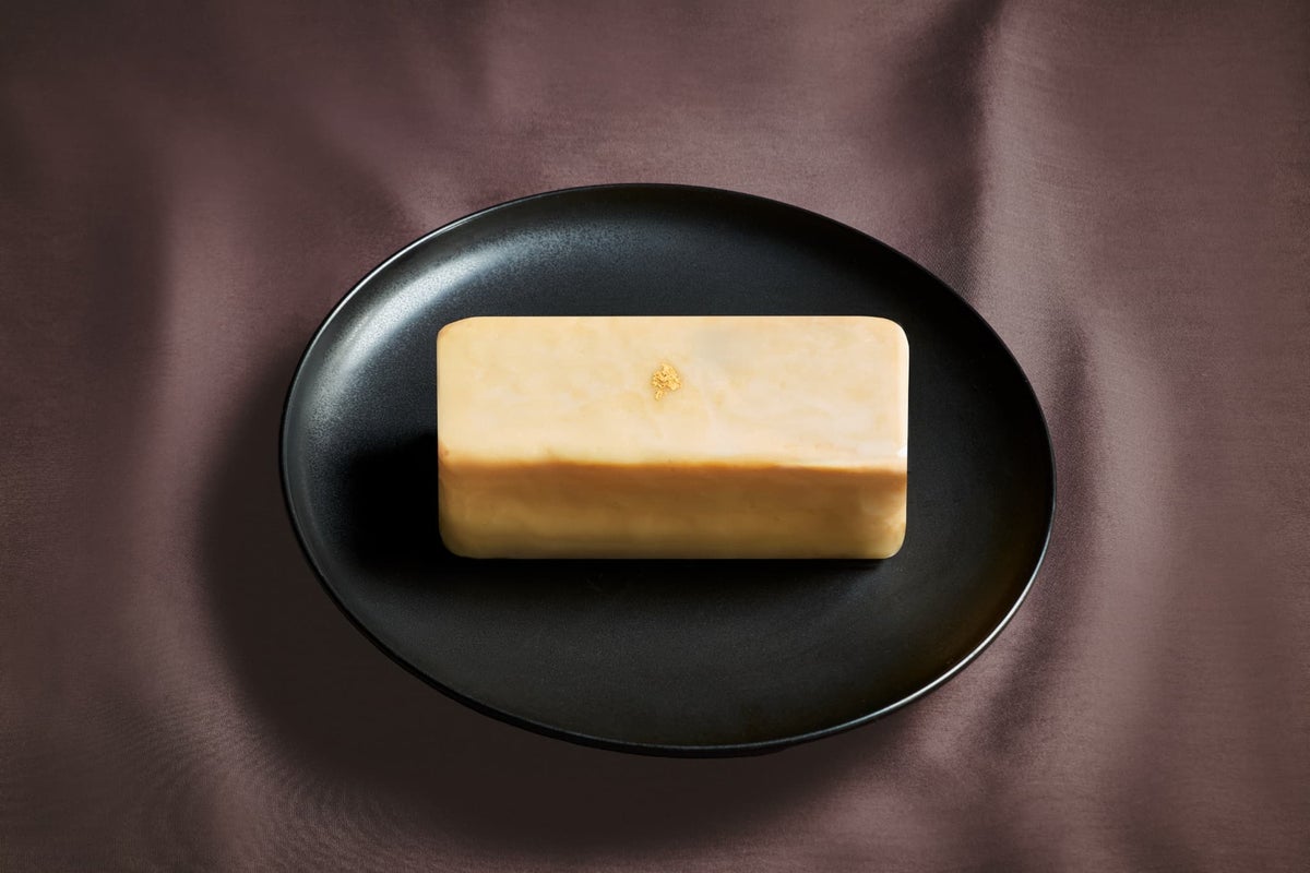 Rum-Infused Japanese Pear Cheese Terrine (Full Size) — ¥5,400 (tax included)