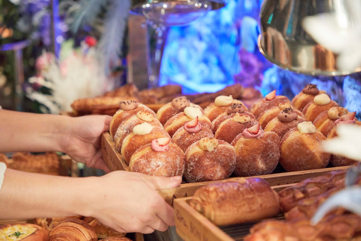 All-You-Can-Eat Fresh Donuts and Bagels at FACTORY CAFE in Osaka
