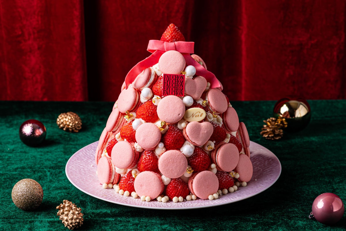 Macaron and Strawberry Christmas Tree — Price not listed
