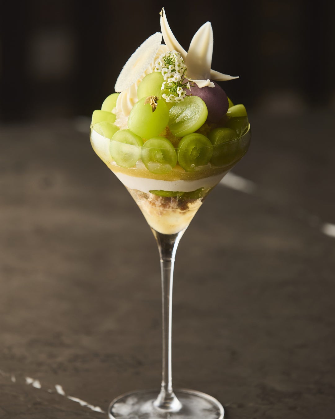 Limited to 20 servings per day, Shine Muscat Parfait at SEY features seasonal Shine Muscat grapes as the main ingredient. Priced at ¥3,500 (tax included), this special parfait combines the juicy, fragrant grapes with champagne granita and pear confiture, creating a rich and elegant flavor. Enjoy the refreshing lychee flavor and the layered textures in this luxurious seasonal dessert, available until October 31 from 15:00 to 17:00.