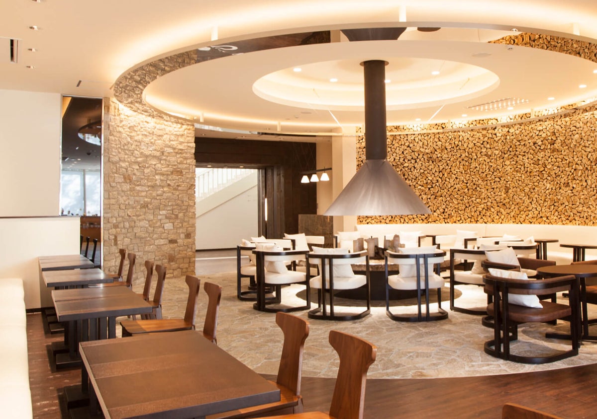 On days without weddings, you can enjoy eat-in at the lounge