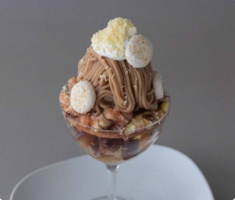 Try the Bergamot-scented Mont Blanc Parfait with pairing drink (1 serving) for ¥3,300 (tax included). Limited to 120 servings daily at Hanshin Umeda.