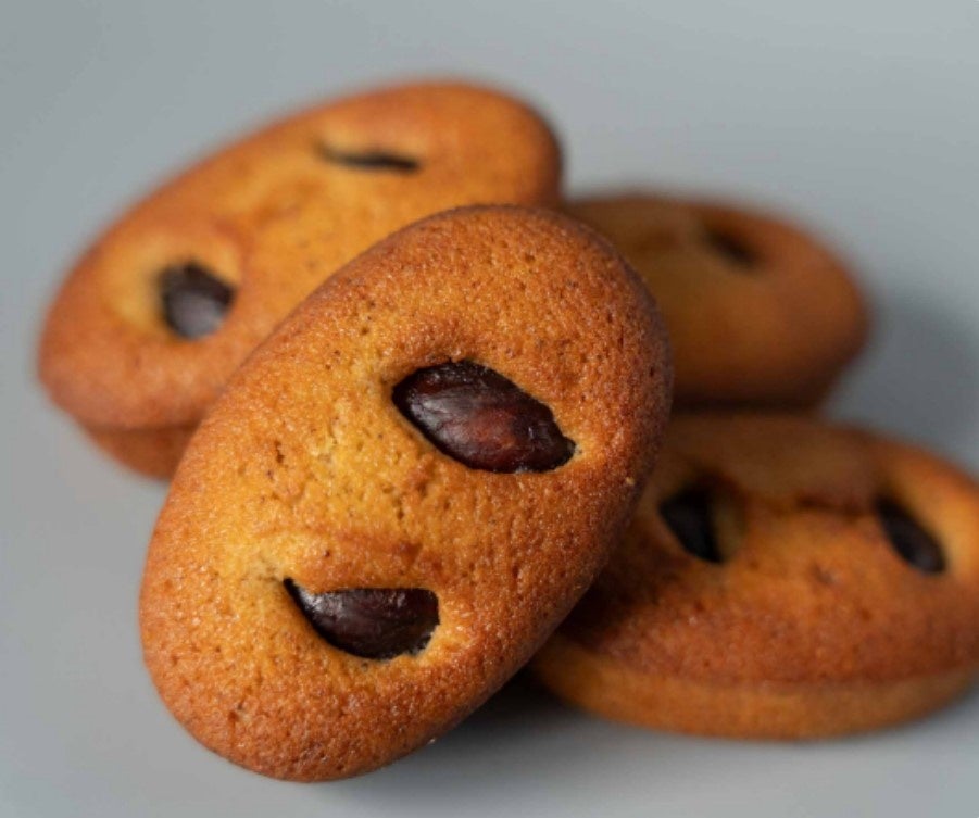 From Pâtissière Mayo in Roppongi, Tokyo: Chestnut Financier (1 piece) for ¥378 (tax included). Limited to 50 pieces daily, available at 11 am, 2 pm, and 5 pm.