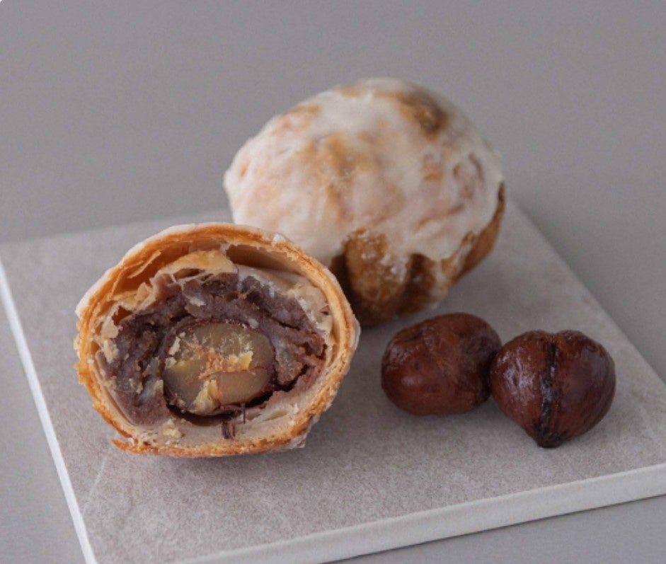 From Bien-Être in Yoyogi-Uehara, Tokyo: Freshly baked Chestnut Pie for ¥756 (tax included). Limited to 80 pieces daily.