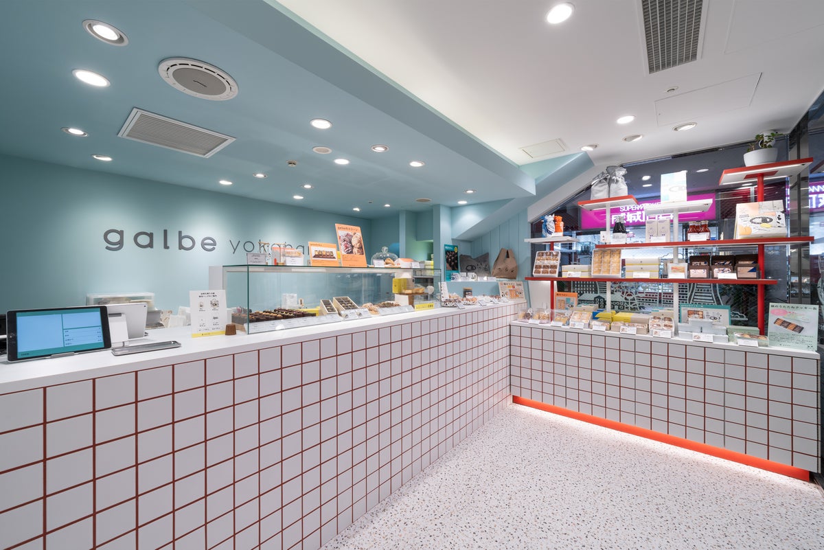The Nordic-inspired interior allows for a relaxed selection of sweets, with seasonal coffee and tea options available.