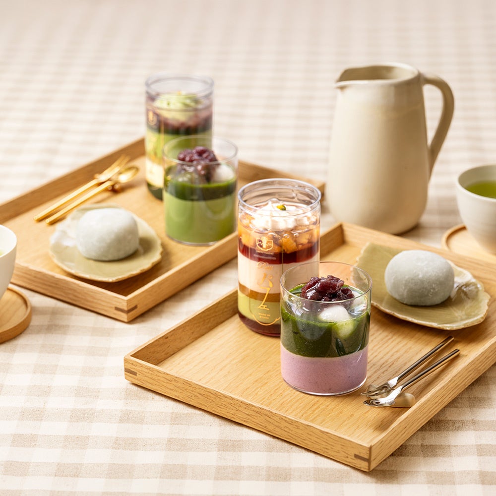 Product Name: Rich Matcha and Autumn Limited Sweets Box. Contents: petit parfait matcha×1, petit parfait Jurei×1, Shiratama Matcha Mousse×1, Shiratama Murasaki Tsuki Mousse×1, Matcha Nama Dango 2 pieces×1. Price: ¥4,980 (tax included). Limited quantity available. Check the website for delivery details. Delivered frozen. Official online shop: https://x.gd/6VO2p