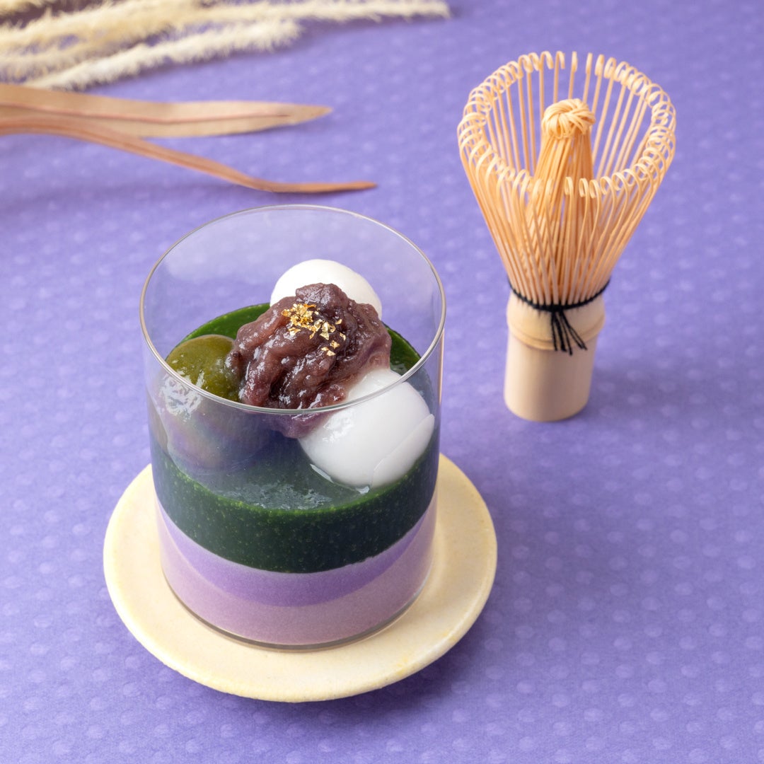 Shiratama Murasaki Tsuki Mousse is a luxurious layered Japanese sweet using carefully selected matcha from Gion Tsujiri for the dense matcha jelly, and a gentle, rich purple sweet potato mousse. Topped with chewy Shiratama, matcha-infused Shiratama, and a generous serving of refined, mildly sweet red bean paste, finished with sparkling gold flakes.
