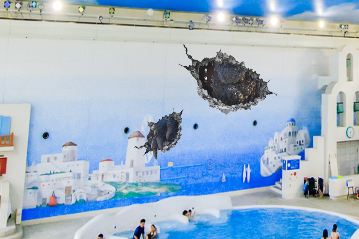 Experience a Godzilla attack at Unesco Onsen! Located next to the indoor area 'Gods' Aegean Sea,' from October 10, 2026, to January 4, 2027. Entry fee is ¥2,500 (tax included).