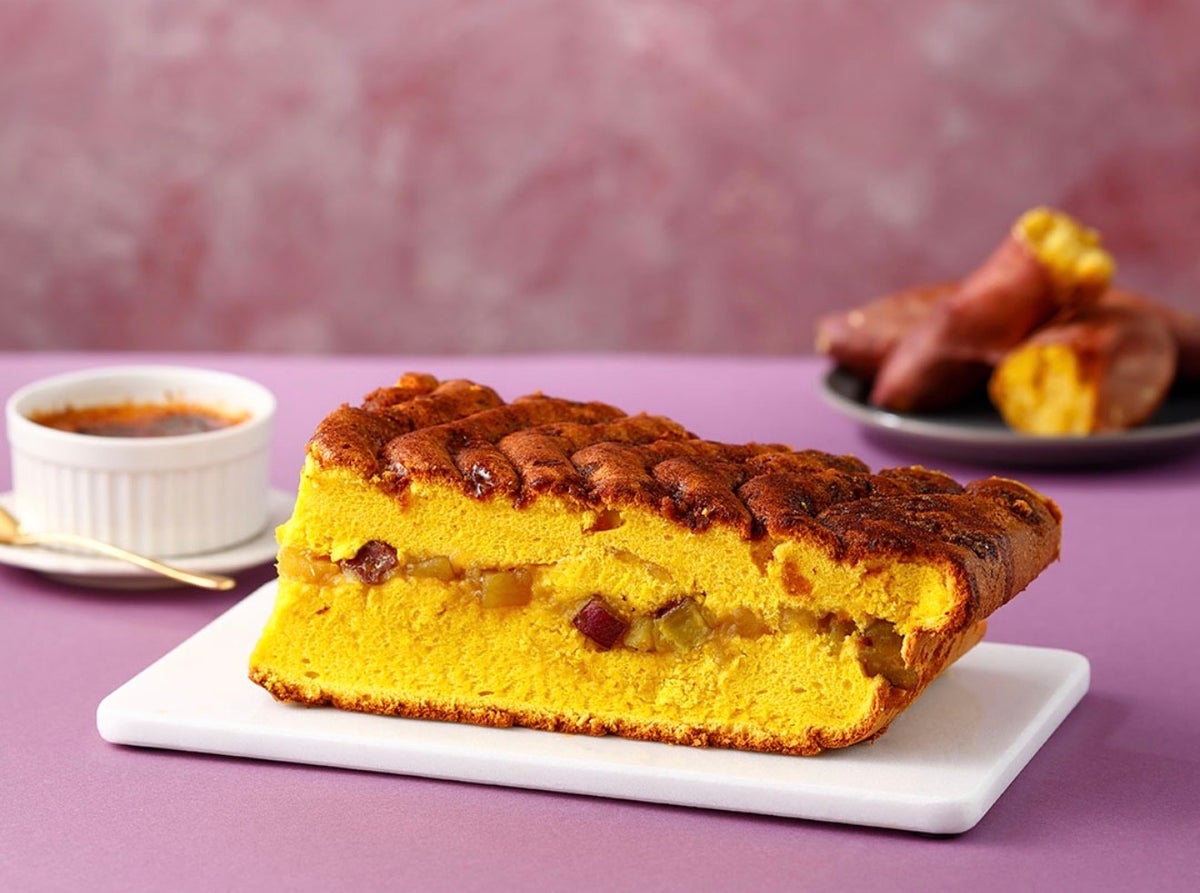Limited-time Honey Sweet Potato Brulee Castella available until October 31st for ¥2,490 (tax included ¥2,689).