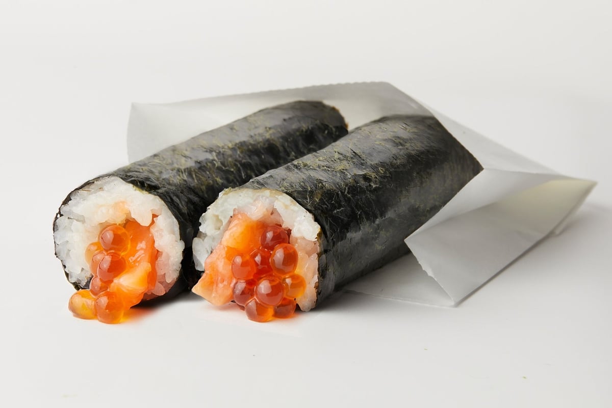 Most popular salmon and ikura (salmon roe) combo.