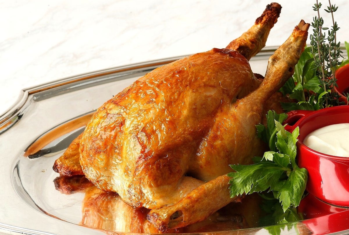 The simple yet moist and tender Roast Chicken from Hotel New Grand is perfect for a Christmas party with family. It adds a vibrant touch to your holiday table.