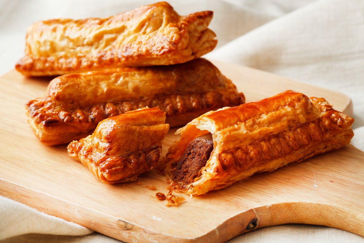 A popular specialty dish at The Cafe, featuring flaky pastry filled with luxurious domestic beef. The secret tomato purée and cheese create a rich, deep flavor that makes it a side dish you'll want to enjoy again and again.
