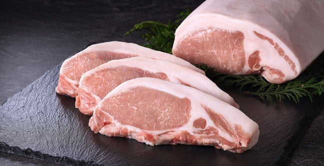 'Hitachi no Kagayaki' is a brand pork developed over many years in Ibaraki Prefecture. Its main feature is a higher marbling (intramuscular fat) ratio compared to typical pork. Fed with special feed and carefully raised, it has a moderate amount of fat in the lean meat, resulting in remarkable tenderness and rich sweetness. Sensory and scientific evaluations confirm that it has more than twice the umami of typical domestic pork, with higher sweetness and softness, objectively proving its deliciousness.