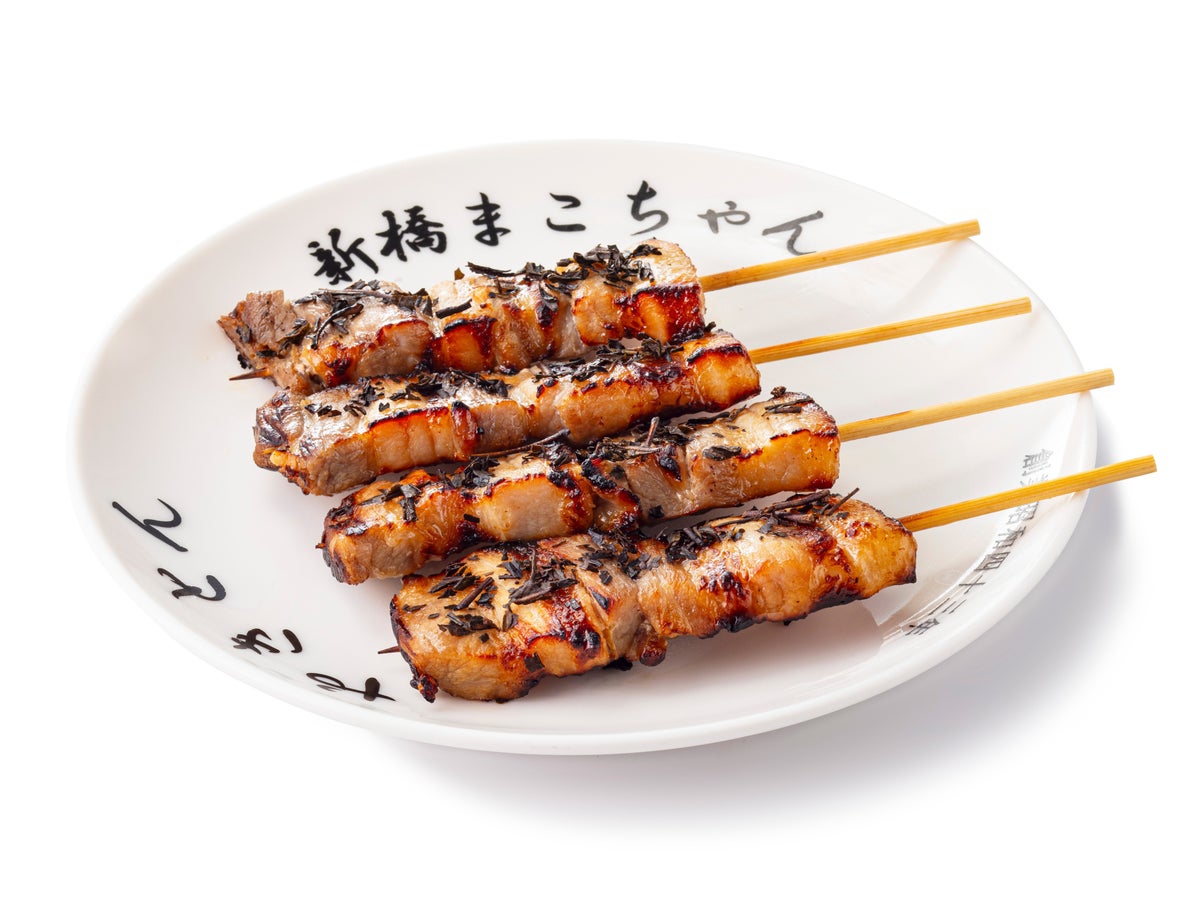 Hojicha-flavored Pork Belly Skewers / Shinbashi Yakiton Mako-chan (Shimbashi)