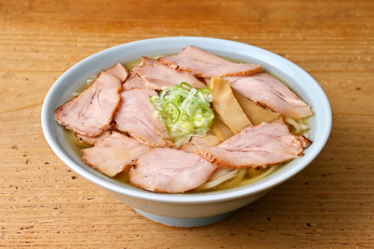 Chashu Chuka Soba ¥1,188 features freshly sliced chashu generously added to the bowl. A meat lover's dream that looks irresistibly delicious.